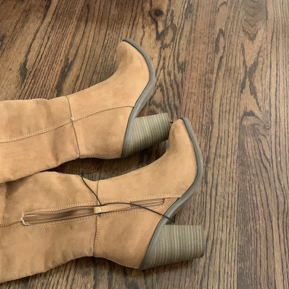 Women’s tall boots - Picture 2 of 5